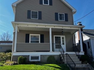 15 S 7th St, Youngwood, PA 15697