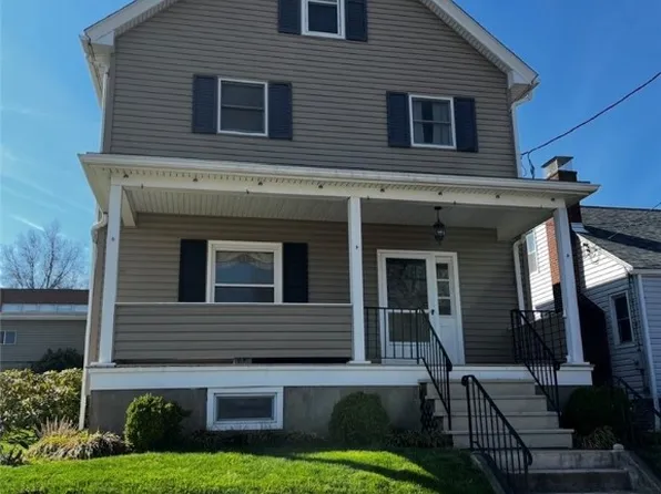 15 S 7th St, Youngwood, PA 15697