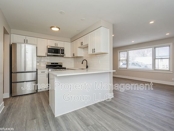5th image of 6047 N Northwest Hwy APT 8