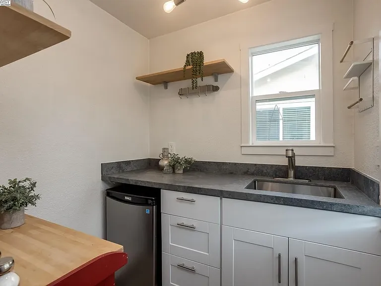 327 Riverside Ave #ADU — Photo 4