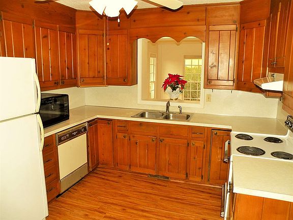 5th image of 1649 Estes Dr