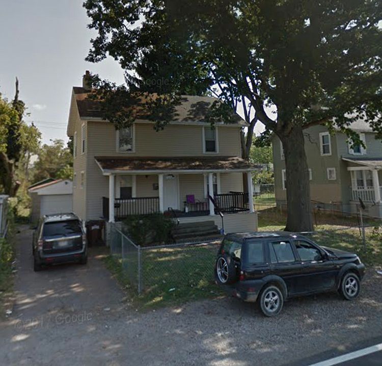 1st image of 2442 Parkwood Ave