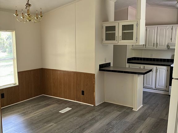 5th image of 420 White St