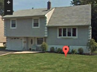 9 Dorset Dr, Kenilworth, NJ 07033