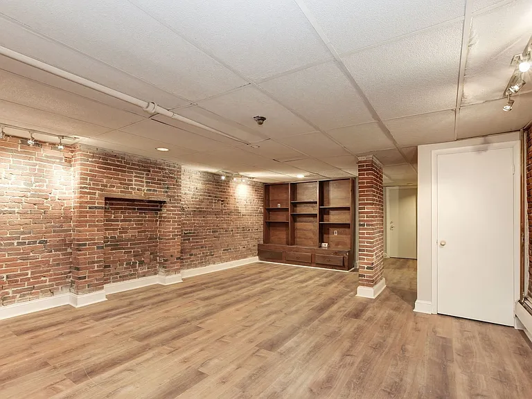 1805 Bolton St — Photo 21