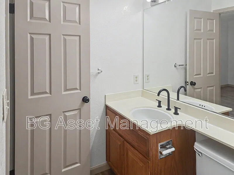 2 bed, 2.5 bath, 1513 sqft, $3,000 — Photo 3