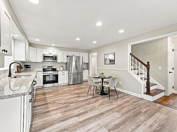 4th image of 3 Maplelawn Dr