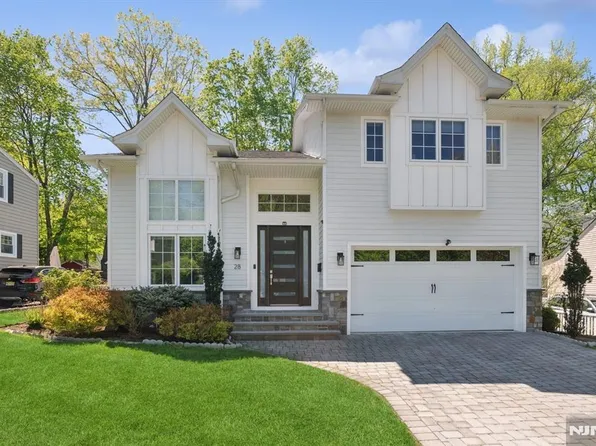 28 Sunset Ter, Tenafly, NJ 07670