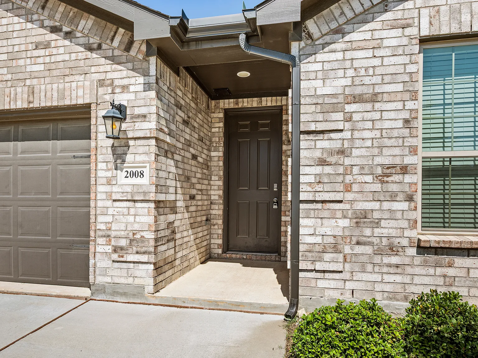 4 bed, 1952 sqft, $4,500 — Photo 3