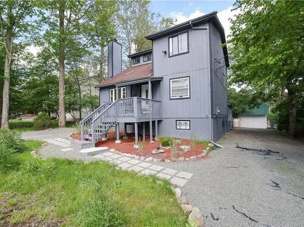 7191 Rimrock Dr, Tobyhanna, PA 18466