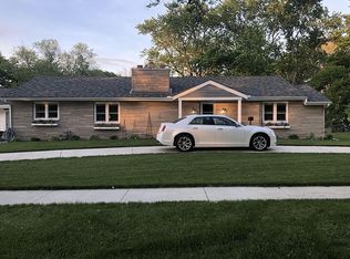 709 Crestview Dr, Washington, IL 61571
