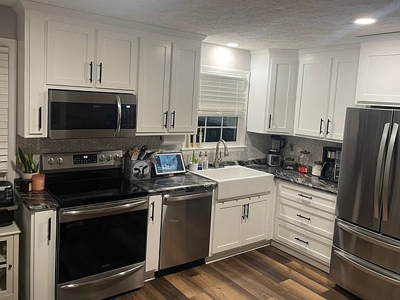 3rd image of 224 S Meribeth Ln