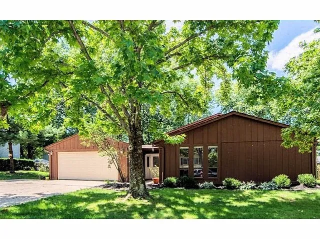 4775 Timberknoll Rd photo 1