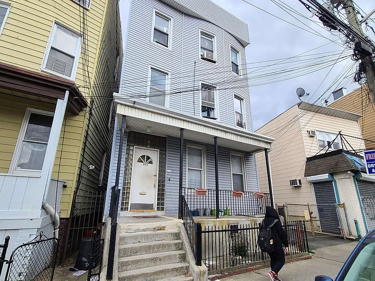 302 Summit Ave #1 — Photo 22
