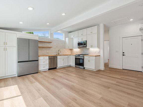 4th image of 1077 Stanford Ave