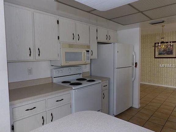 3rd image of 926 W Embassy Dr