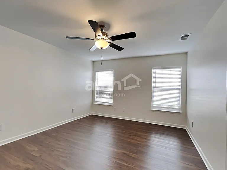 2034 Fiona Way — Photo 10