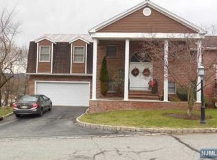 7 Beacon Hl, Pompton Lakes, NJ 07442