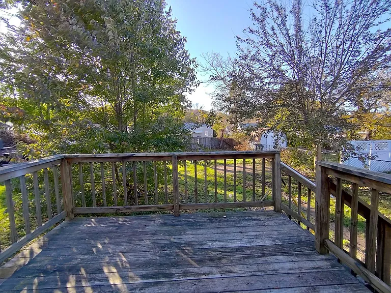 748 Russell St — Photo 3