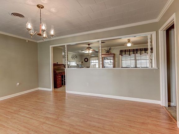 4th image of 945 Eddins Ave