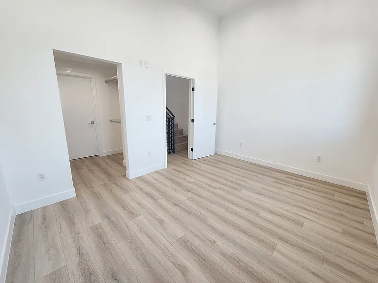 6061 Fulton Ave #4 — Photo 17