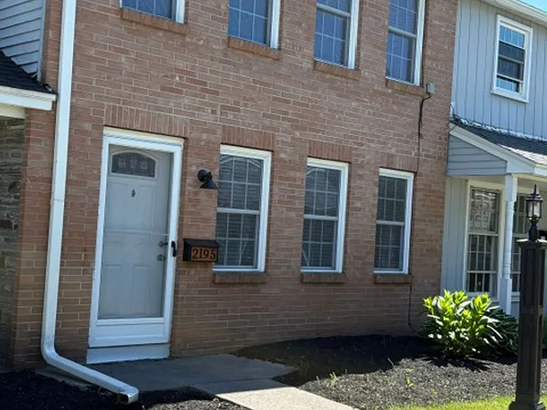 219 Highbridge St #5 — Photo 1