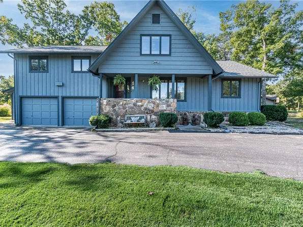 14 Hillcrest Dr, Holiday Island, AR 72631