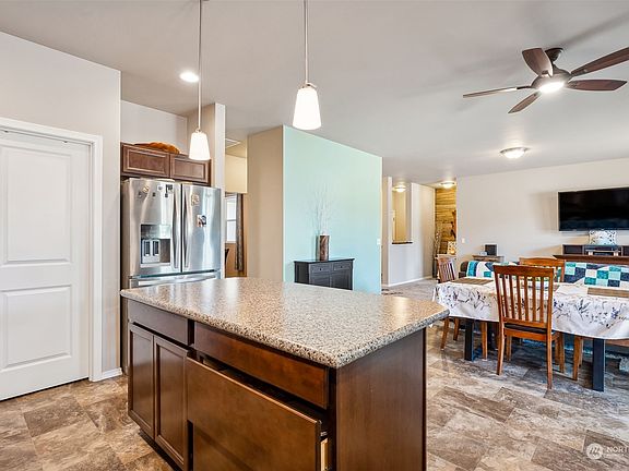 4th image of 114 Carver Walk SE