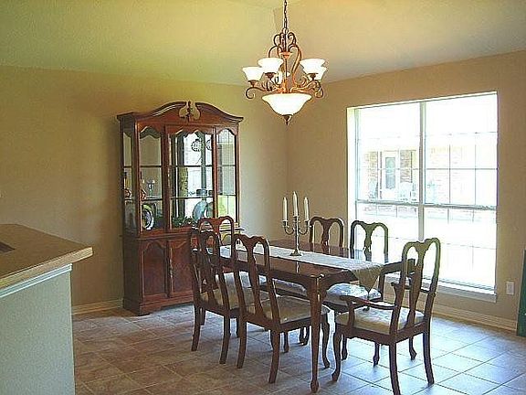5th image of 130 Crestpark Dr