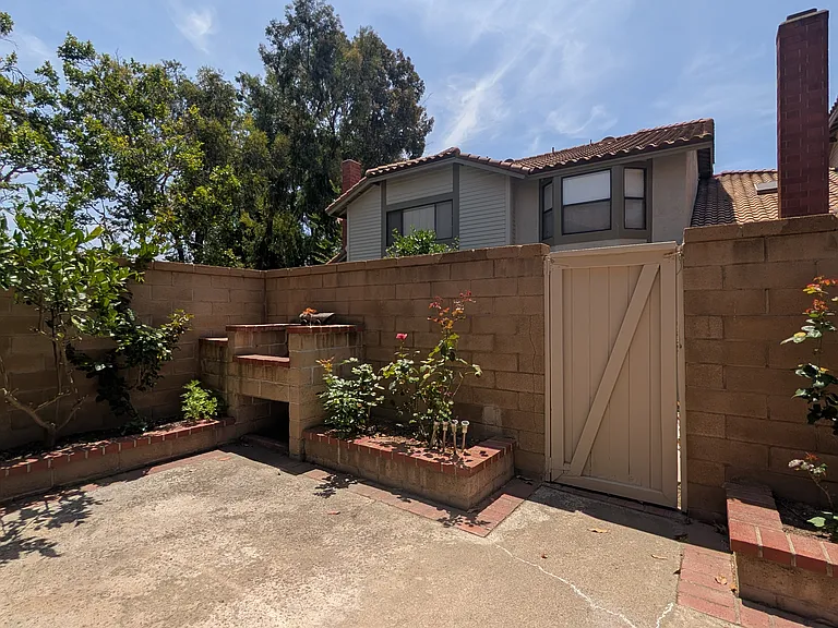 11518 Rochester Ct — Photo 14