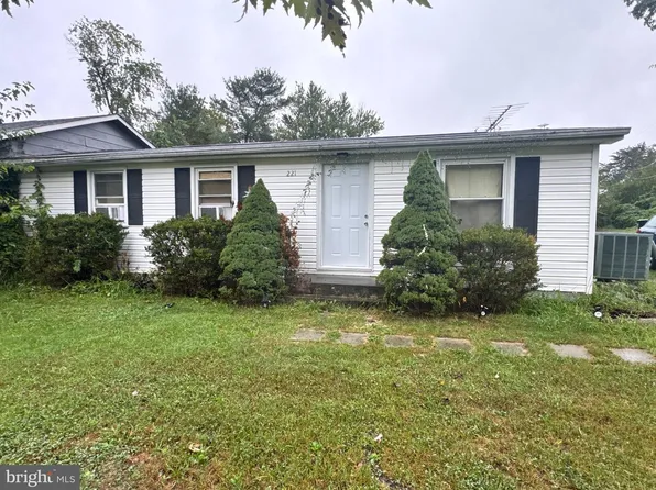 221 Broad Ave, Winchester, VA 22602