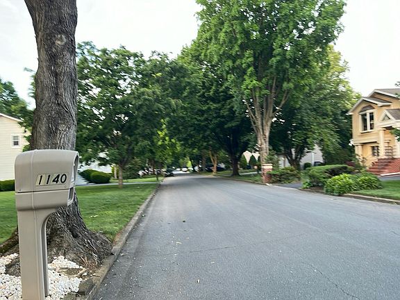 5th image of 1165 Greenleaf Dr