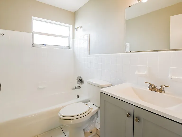 6885 NW 27th Ct — Photo 17