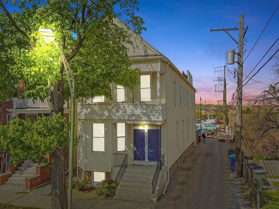 1st image of 3342 N Claremont Ave APT 2R