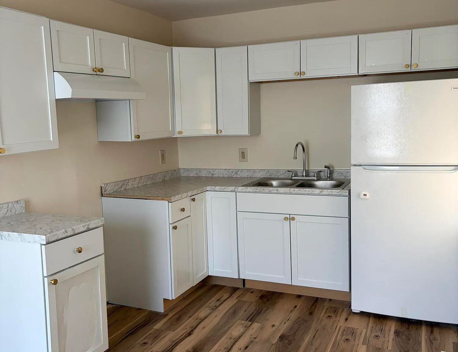 3 bed, 1.0 bath, 1260 sqft, $1,400 — Photo 2