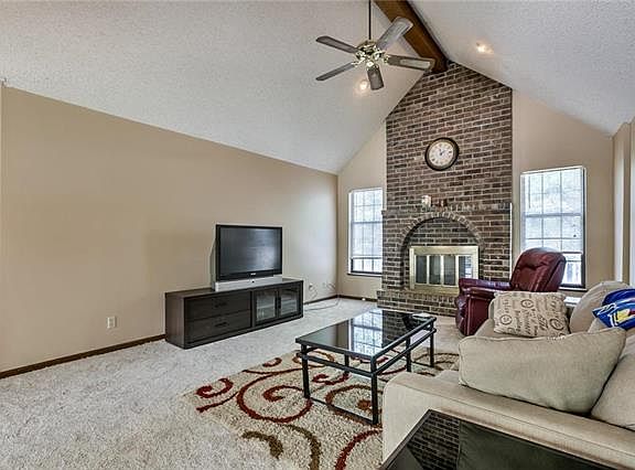 3rd image of 325 Oakhill Dr