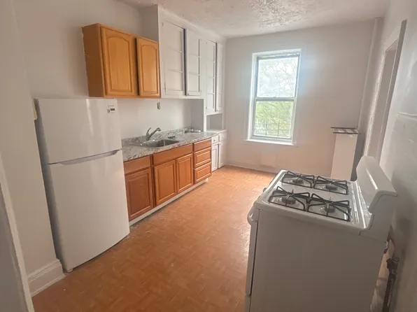20201 43rd Ave #C3, Bayside, NY 11361