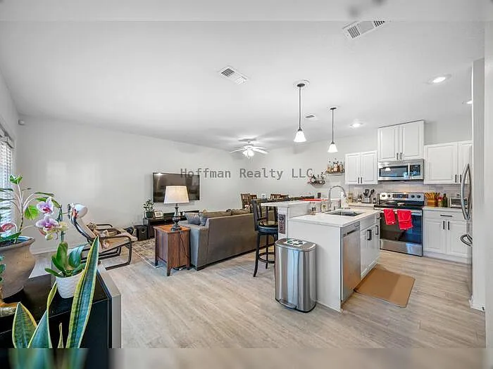 400 S Willow Ave #A — Photo 6