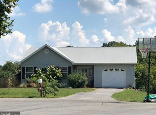 195 Elementary Dr, Martinsburg, WV 25404