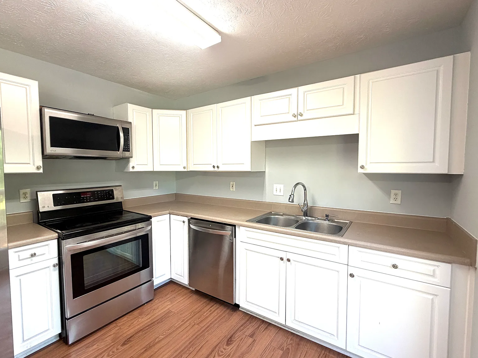5 bed, 1975 sqft, $2,000 — Photo 4