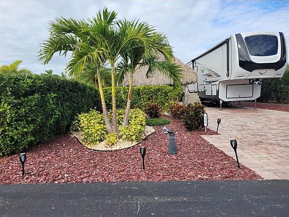 2nd image of 529 SW 39th Cove