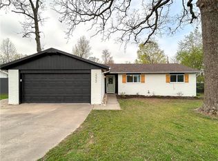 2222 W Perry Rd, Rogers, AR 72758