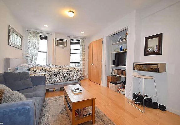 4th image of 515 E 12th St APT 5