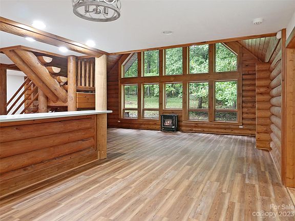 5th image of 919 Rockwood Ln