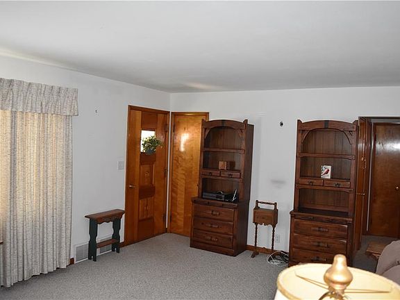 2nd image of 700 Linden Ave