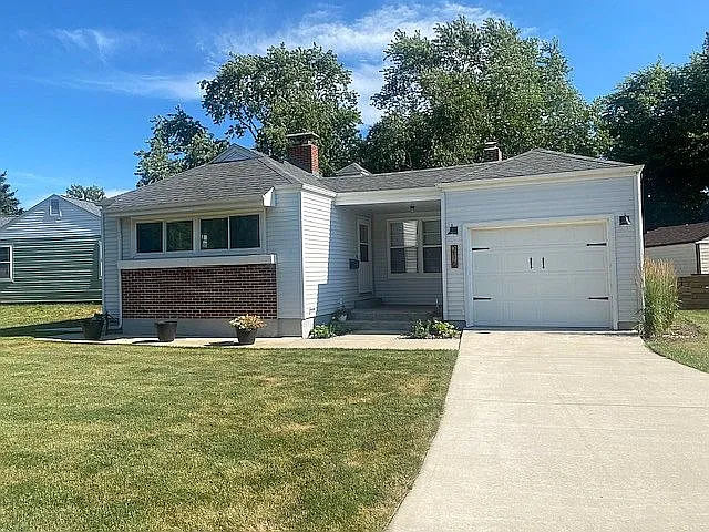216 Illinois Dr photo 1