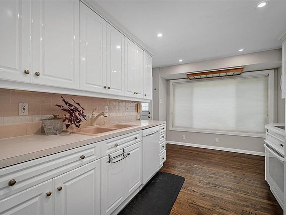 5th image of 11805 Crestwick Ct