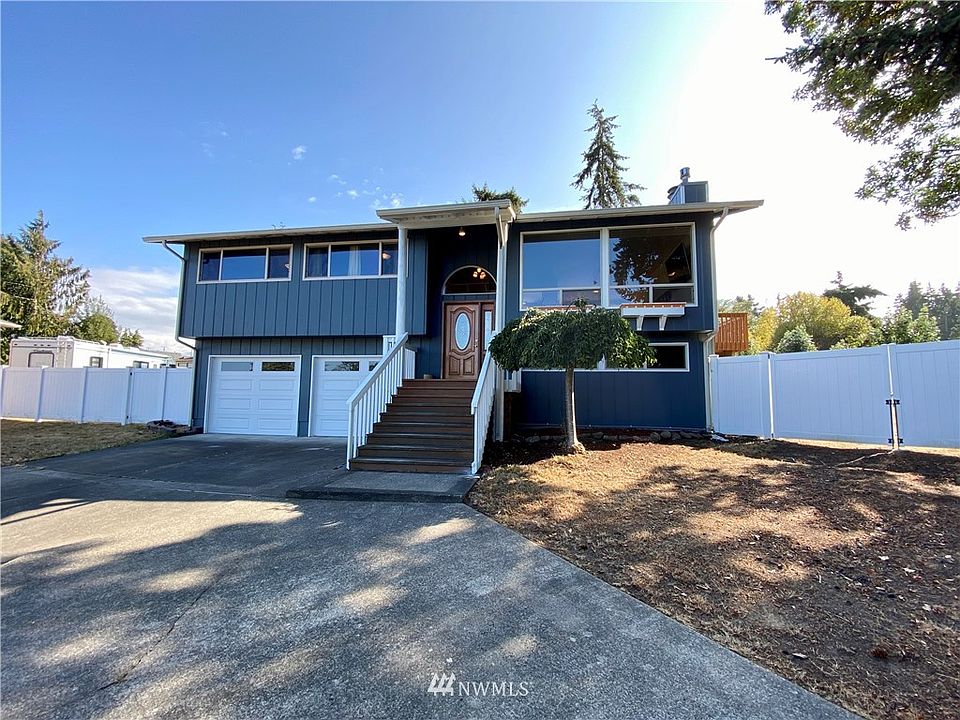 Straits of Juan De Fuca view from this 3 bed/2 bath 1686 sq. ft. home in Port Angeles, WA.