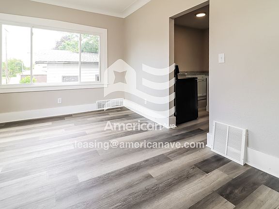 366209_004_living_room_13978531.jpg
