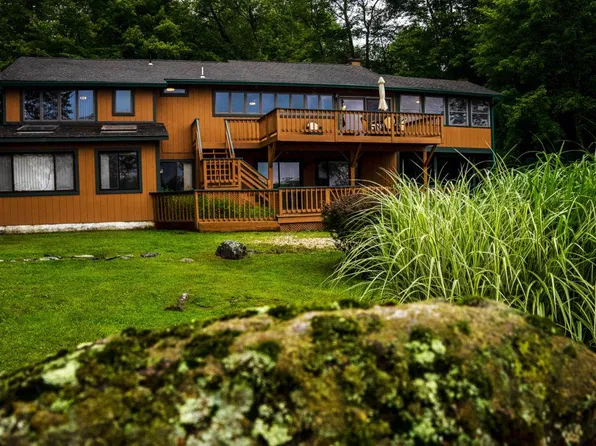146 Cottontail Ln, Pocono Lake, PA 18347